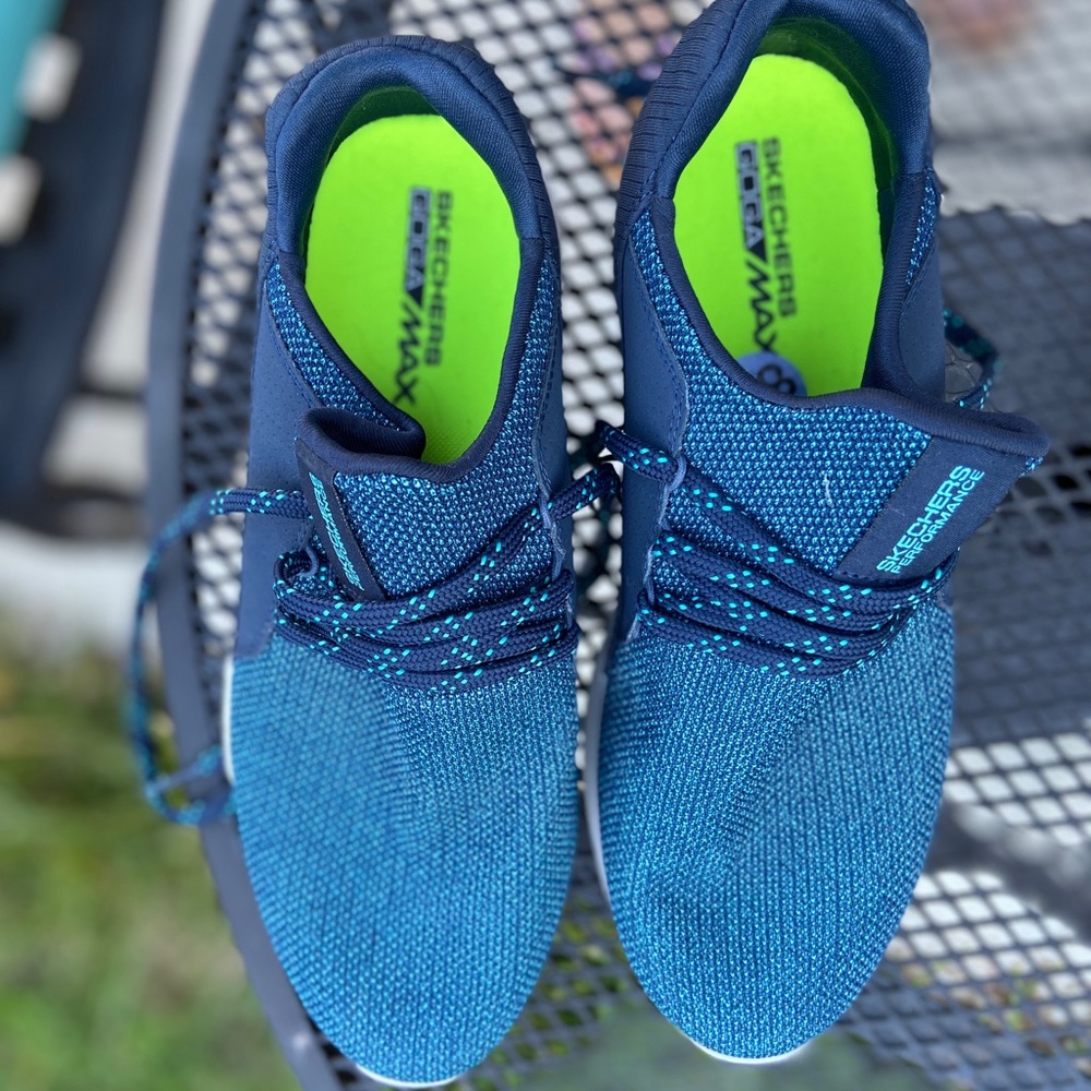 Sketchers goga max tennis shoes